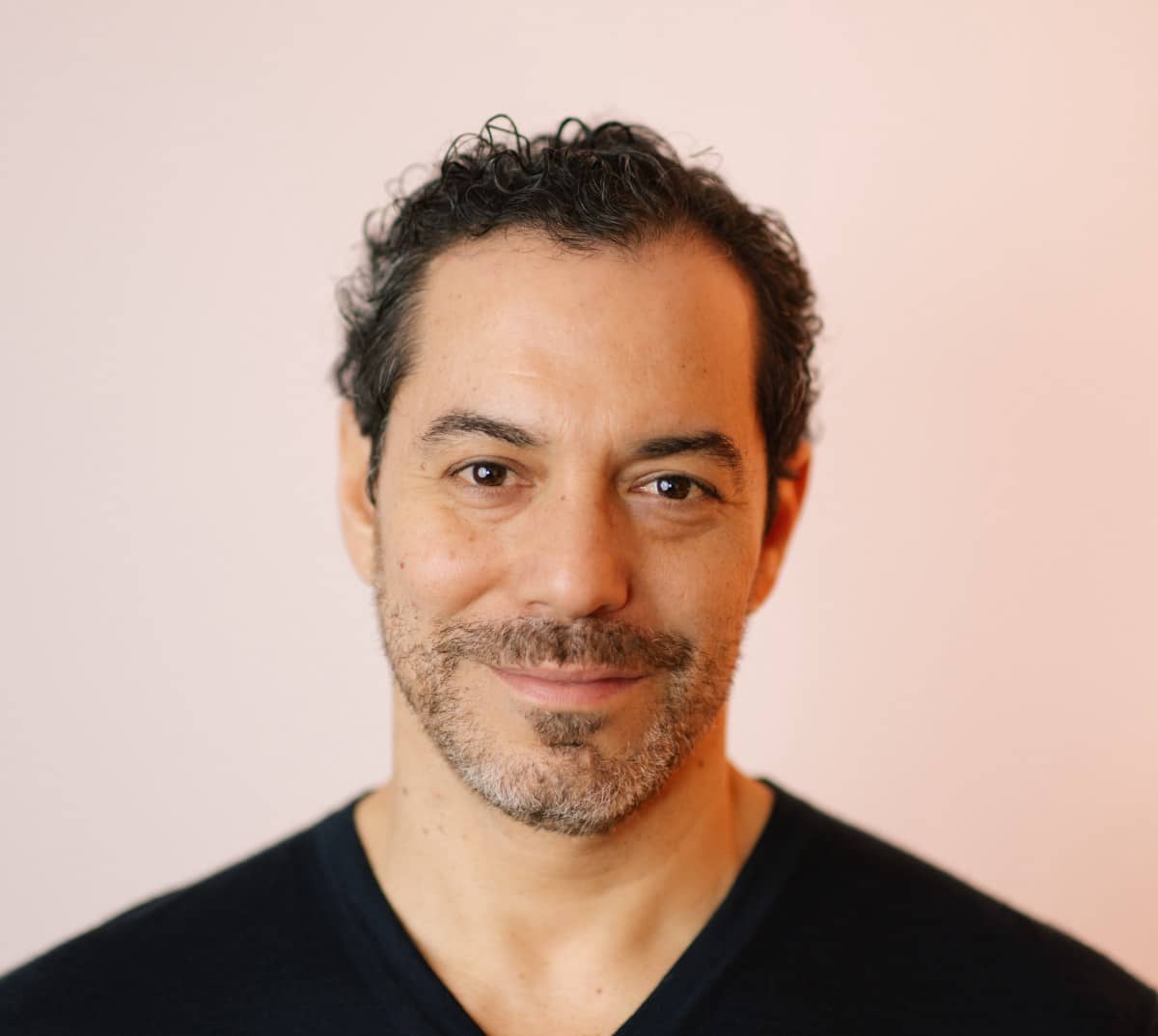 由曼尼·梅迪纳创立的按效果付费AI代理初创公司Paid已成功获得2100万美元巨额种子轮融资