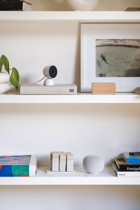 谷歌发布AI驱动的Nest室内外摄像头及新款门铃