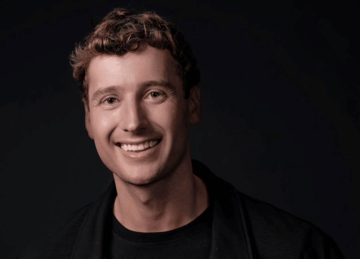 哈维内幕：一位入行仅一年的法律助理如何打造硅谷最热门的创业公司之一