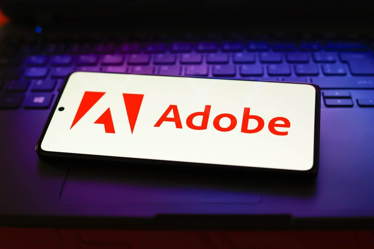 Adobe陷AI训练数据版权诉讼：被指用盗版书籍训练SlimLM模型，AI版权合规再成焦点