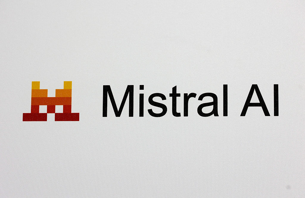 Mistral AI豪掷8.3亿美元债务融资，巴黎近郊自建AI数据中心剑指欧洲算力主权