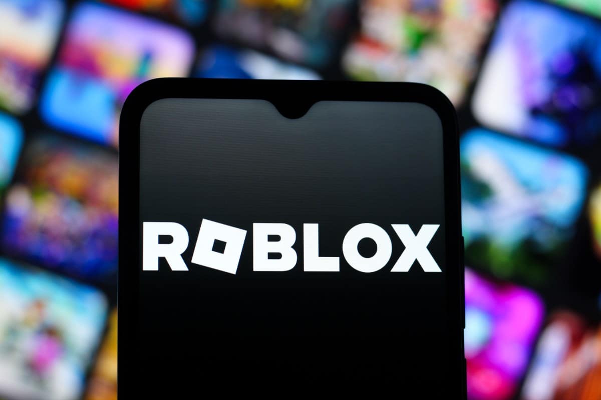 Roblox AI助手进化：全新“代理模式”如何重塑游戏开发流程，让创意直达现实？