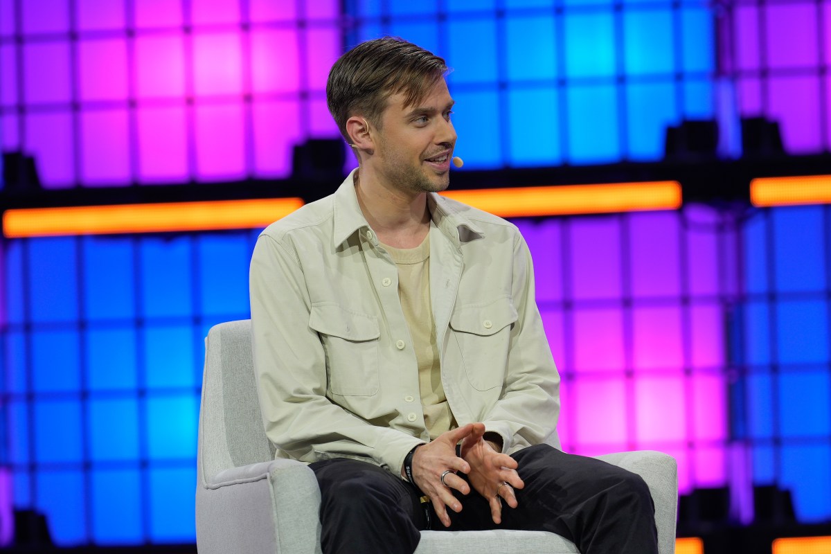 AI低代码平台单月营收暴增1亿美元，人均创收277万美元刷新行业纪录