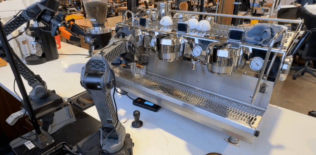 通用机器人大脑突破：无需专门训练，AI模型竟能自主完成陌生任务